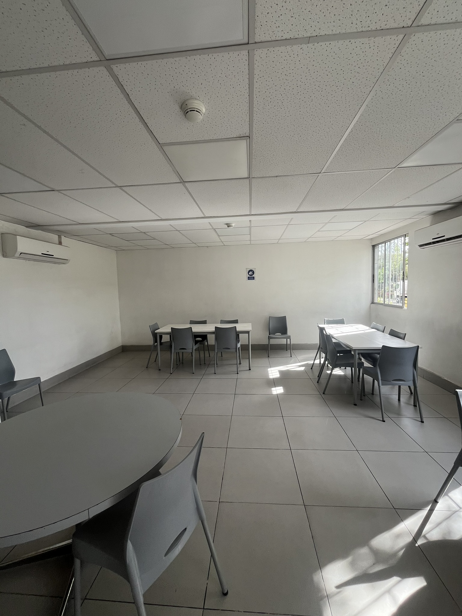Comedor de empresa remodelado