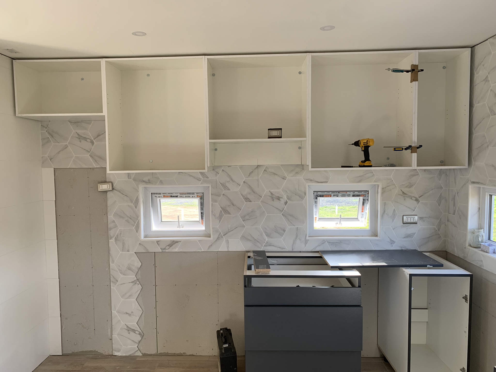 Instalación de muebles superiores de cocina