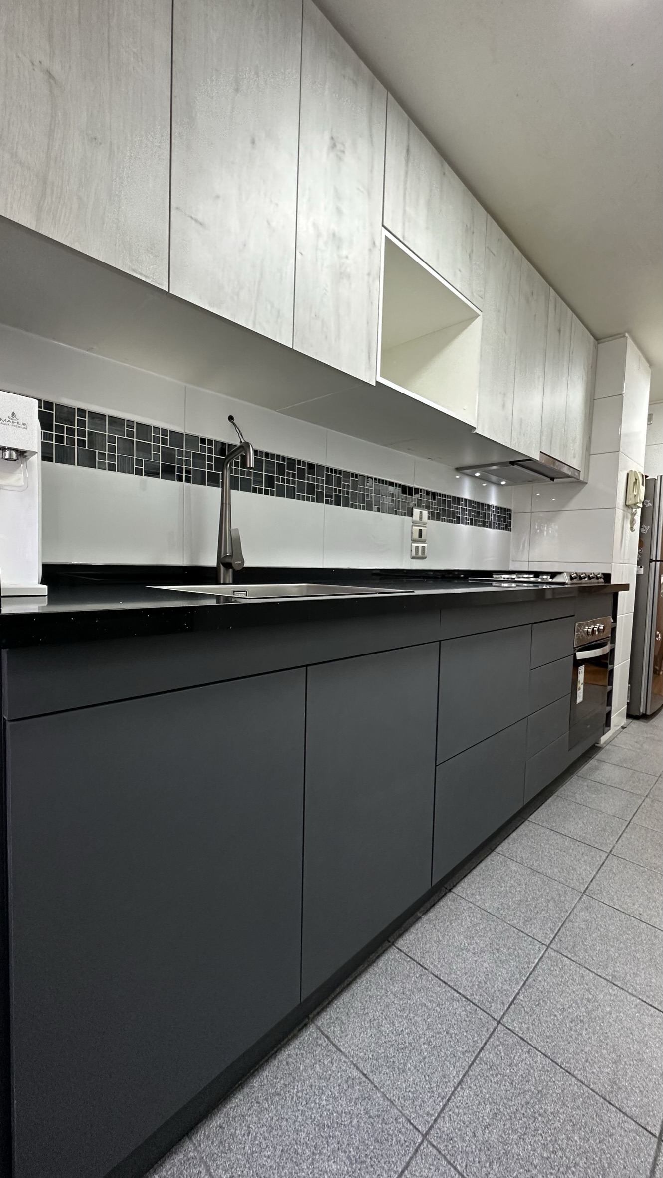 Remodelación de cocina negro mate en Santiago