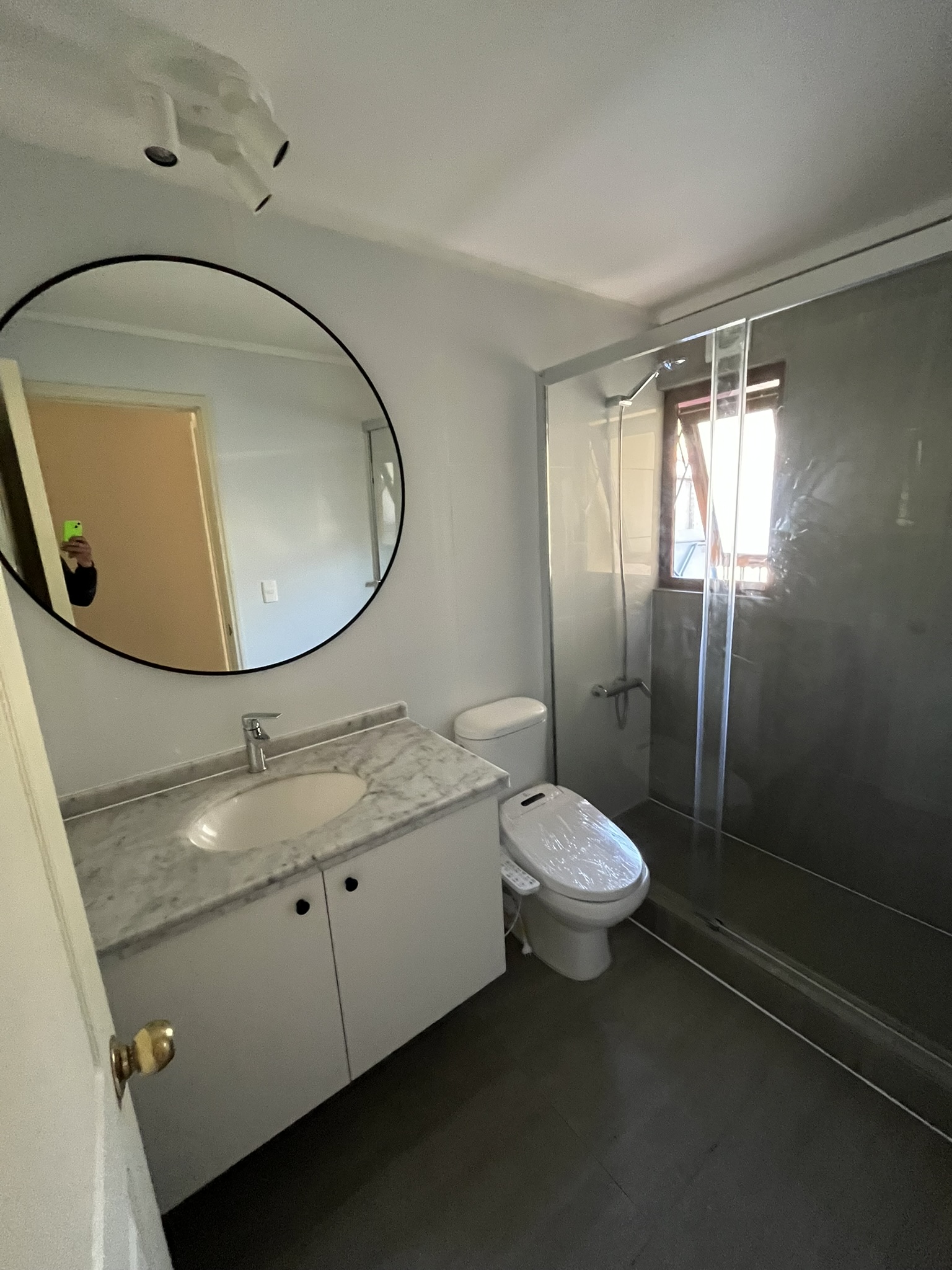 Resultado final de remodelación de baño en Santiago